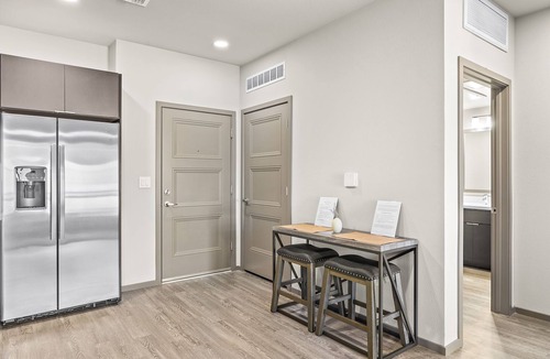 Glendale Sports and Entertainment District Apartment | CozySuites at Westgate