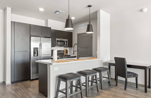 Glendale Sports and Entertainment District Apartment | CozySuites at Westgate