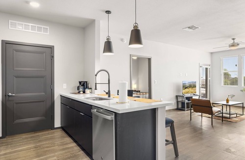 Glendale Sports and Entertainment District Apartment | CozySuites at Westgate