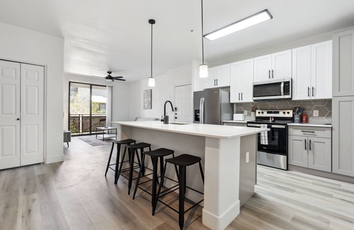 Glendale Sports and Entertainment District Apartment | CozySuites at Zone Westgate