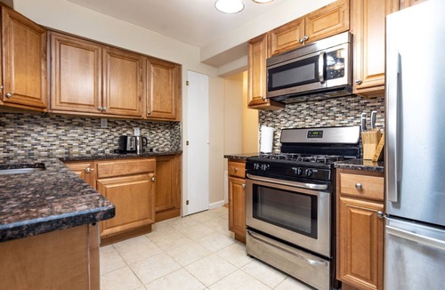 Bluemont House | CozySuites | Cozy House 10min to Monuments & DC