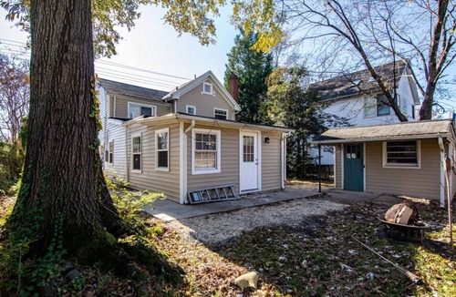 Bluemont House | CozySuites | Cozy House 10min to Monuments & DC