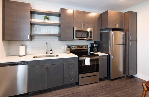 Central Business District Apartment | Cozysuites l Dream 1BR in Downtown Cincinnati