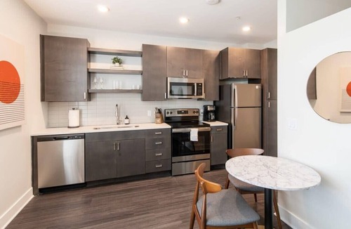 Central Business District Apartment | Cozysuites l Dream 1BR in Downtown Cincinnati