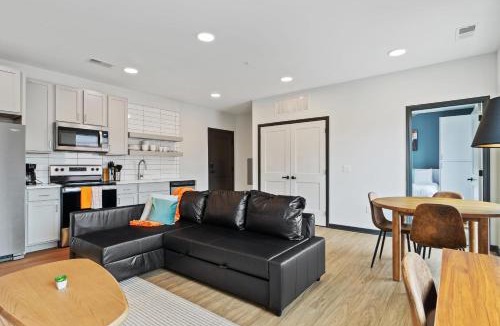 Lockerbie Square Apartment | CozySuites Mass with lounge and roof deck #19