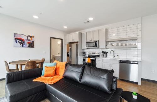 Lockerbie Square Apartment | CozySuites Mass with lounge and roof deck #20