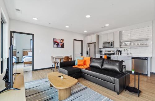 Lockerbie Square Apartment | CozySuites Mass with lounge and roof deck #20