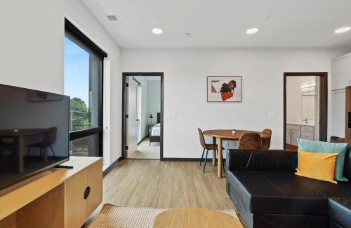Lockerbie Square Apartment | CozySuites Mass with lounge and roof deck #21