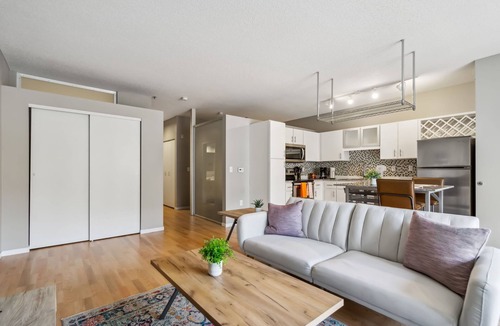 Mill District Apartment | CozySuites Mill District with pool, gym #03