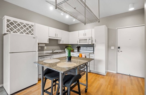 Mill District Apartment | CozySuites Mill District with gym #06