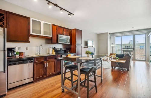 Mill District Apartment | CozySuites Mill District with gym # 09