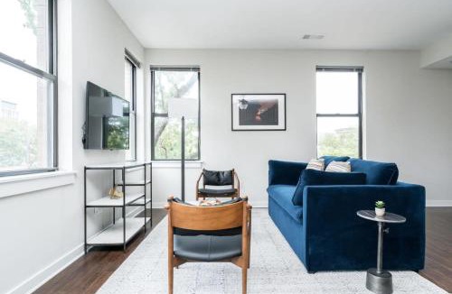 Music Row Apartment | CozySuites Music Row Stunning 2BR in Nashville! 05