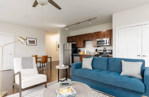 Hillsboro Village Apartment | CozySuites Music Row Bold 2BR in Nashville! 55