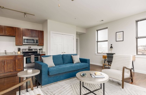 Hillsboro Village Apartment | CozySuites Music Row Bold 2BR in Nashville! 55