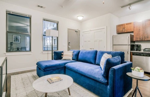 Music Row Apartment | CozySuites Music Row Classy 1BR with free parking! 24