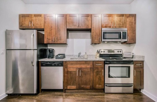 Music Row Apartment | CozySuites Music Row Classy 1BR with free parking! 24