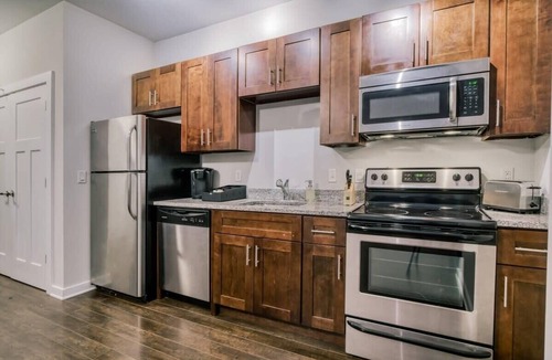 Music Row Apartment | CozySuites Music Row Classy 1BR with free parking! 24
