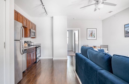 Music Row Apartment | CozySuites Music Row Bold 1BR in Midtown Nashville