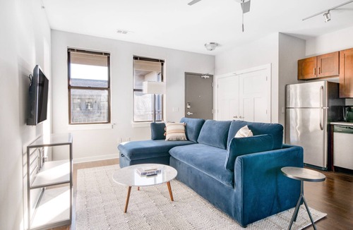 Music Row Apartment | CozySuites Music Row Bold 1BR in Midtown Nashville