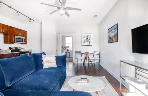 Music Row Apartment | CozySuites Music Row Bold 1BR in Midtown Nashville