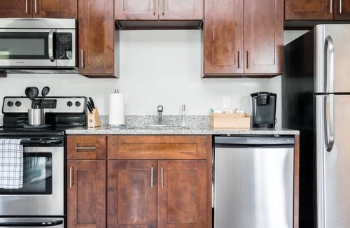 Music Row Apartment | CozySuites Music Row Bold 2BR in Nashville! 50