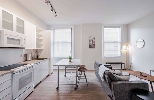 Downtown Cincinnati Apartment | CozySuites Sky Central #11
