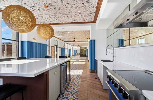 Downtown Cincinnati Apartment | CozySuites Sky Central #18