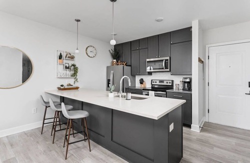 Meridian-Kessler Apartment | CozySuites Spacious 2BR at Meridian Kessler