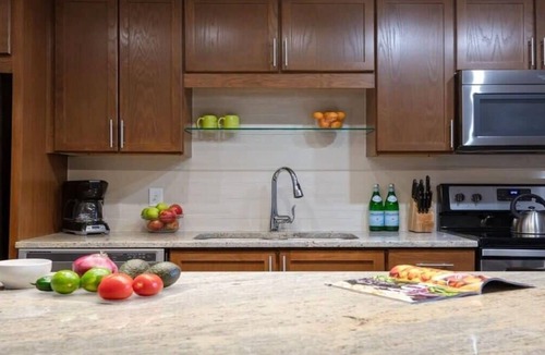 Downtown Dallas Apartment | CozySuites TWO Lovely 2BR 2BA Condo