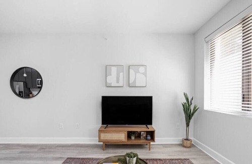 Meridian-Kessler Apartment | CozySuites | Upscale Modern 2BR Broad Ripple