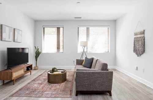 Meridian-Kessler Apartment | CozySuites | Upscale Modern 2BR Broad Ripple
