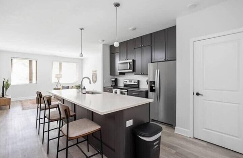 Broad Ripple Apartment | CozySuites Upscale Modern 2BR Broad Ripple