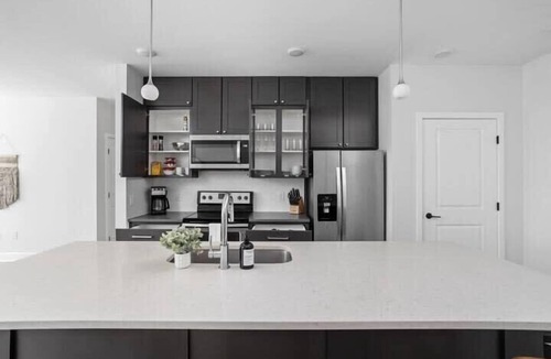 Broad Ripple Apartment | CozySuites Upscale Modern 2BR Broad Ripple
