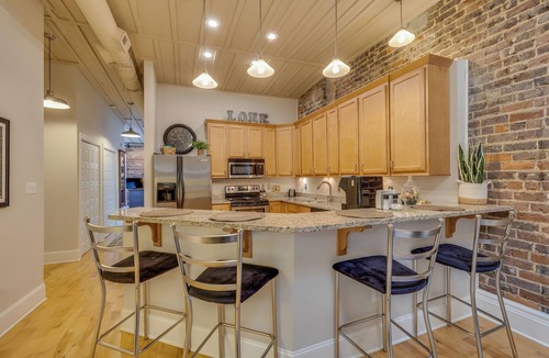 Bristol Apartment | CozyUrbanLoft-Coffee to Concerts,Walk Everywhere!