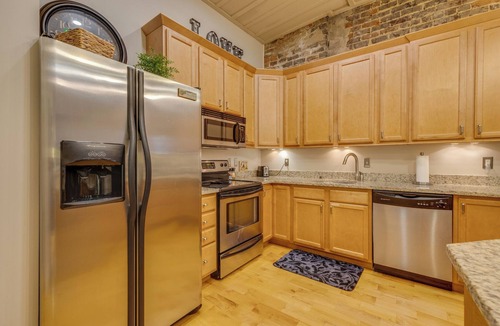 Bristol Apartment | CozyUrbanLoft-Coffee to Concerts,Walk Everywhere!