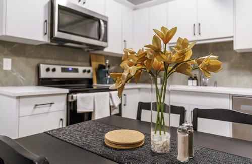 Southeast Calgary Apartment | CozyWolf (New 2 Bedroom Suite)