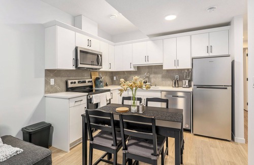 Southeast Calgary Apartment | CozyWolf (New 2 Bedroom Suite)