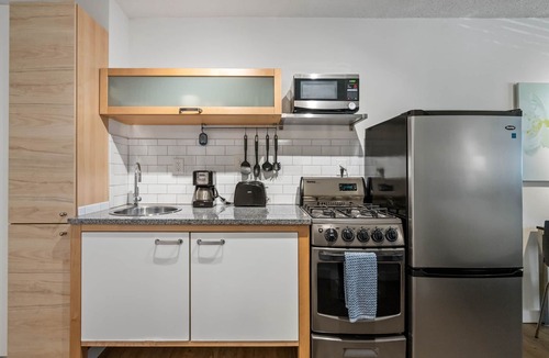 Buckhead Apartment | (CPB) Quiet Studio Perfect for Travel Nurses