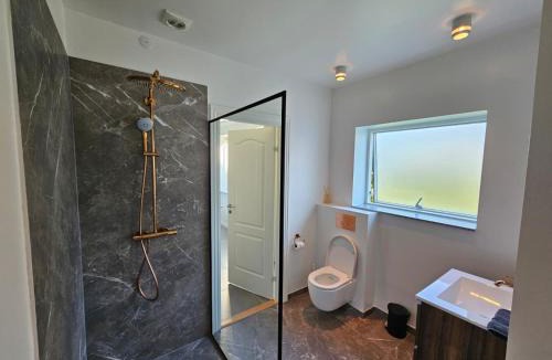 Kastrup Apartment | CPH Airport Suite - 1 min to train, 15 min to City Center