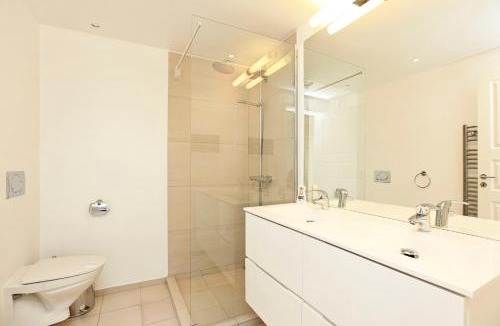 København V Apartment | CPH Lux apartm, 2 FULL BATHROOMS 2th