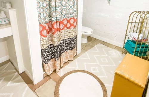 Cedar Rapids Apartment | CR Downtown Loft. Perfect space for groups, Bachelor/Bachelorette & families.