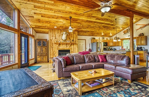 Dryfork House | CR1290- Private Cabin! Hot tub!