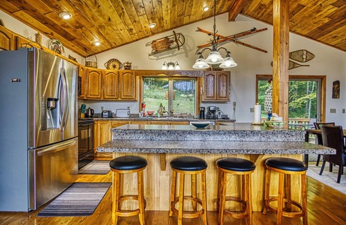 Dryfork House | CR1290- Private Cabin! Hot tub!