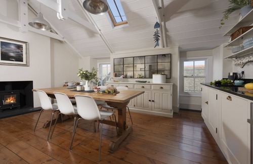 Mousehole Cottage | Crab Cottage - a cottage that sleeps 2 guests in 1 bedroom