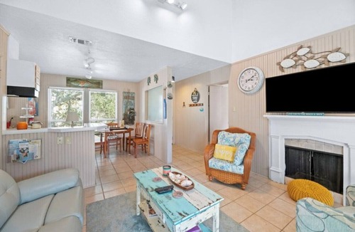 Sailhouse Condo | Crab Inn Resort - longest Pier in Rockport