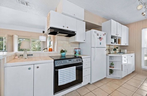 Sailhouse Condo | Crab Inn Resort - longest Pier in Rockport