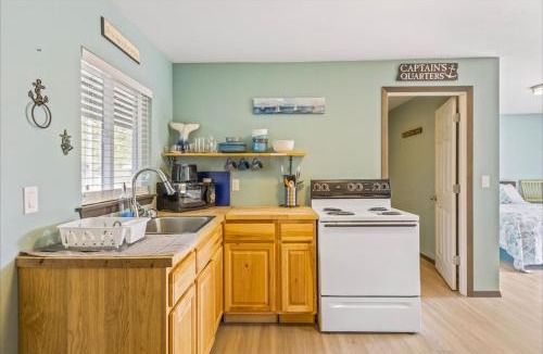 Raymond House | Crab Pot Condo