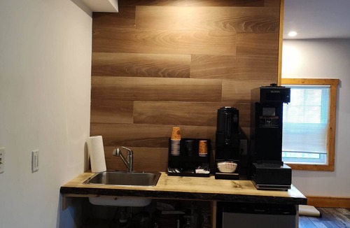 Central Hainesville Hotel | Crabbe Mountain Inn