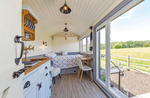 Cowplain House | Crabden Shepherd Hut - Blendworth