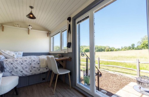 Cowplain House | Crabden Shepherd Hut - Blendworth